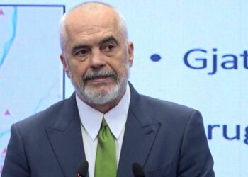 ‘Hapnin gara me projekte mizerabël’/ Rama thumbon Berishën dhe Bashën: Ne bëjmë vepra nga fillimi në fund