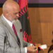 Rama i dorëzon Luiza Gegës Yllin për Mirënjohje Publike: Mos u tremb nga lartshtatësia ime, më rrofshin centimetrat