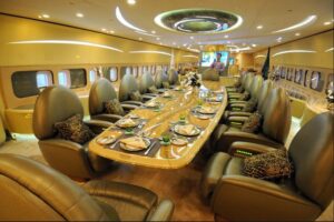 FOTO/ Brenda avionit privat 500 milionë dollarësh të Princit Al Saud, me 2 dhoma gjumi e fron floriri...Po shtëpinë si e ka?!