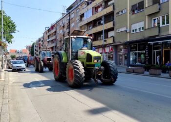Protesta e fermerëve në Serbi, bllokohen me traktorë rrugët e qyteteve kryesore