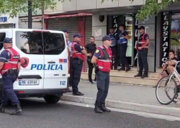 EMRI/ Sherr me thika në Elbasan, mbetet i plagosur një 23-vjeçar