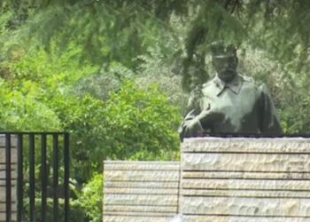 Stalini dhe Lenini vendosen në vilën qeveritare në ish-Bllok