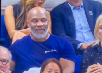 VIDEO/ Mike Tyson filmohet “i fikur” në tribunë dhe duke folur me veten