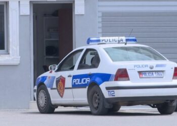Një 60-vjeçar gjendet i vrarë në banesën e tij në Tiranë, dyshimet e para