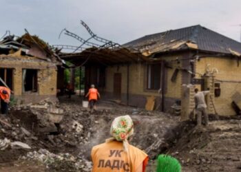 Masakrat e Putin/ Rusia nuk ndalet, godet zona të banuara në Ukrainë me raketa