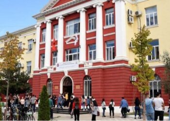 Universiteti i Tiranës jep njoftimin për studentët, ja kur nis shkolla e lartë