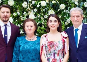 Flet Armina Mevlani: Unë dhe Shkëlzeni nuk flejmë dot pa njëri-tjetrin. Argita po më ndihmon për dasmën