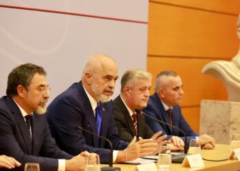 Rrotacioni i kryepolicëve shëtitës!