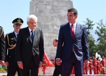 FOTO: Veliaj me Presidentin italian, Mattarella, homazhe te Varrezat e Dëshmorëve