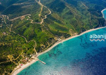 Mbi 150 mijë pushues nga Serbia, Shqipëria kthehet në destinacion kryesor