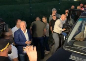 “E radhës, protestë kundër Metës”/ Ironia e Mero Bazes: Po e mban fjalën! Berisha kishte premtuar që do…