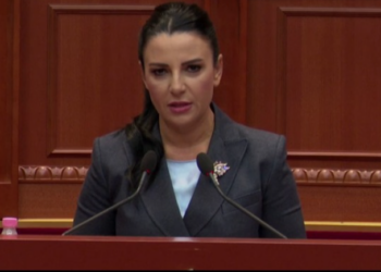 “Kur mbyteshim nga shiu, ju importonit energji”, Balluku-opozitës: Në 2013 arkëtonit vetëm 43% të faturave