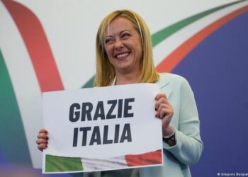 Të çmendur pas Giorgia Melonit në Shqipëri – Por duan ta imitojnë vetëm nga takat