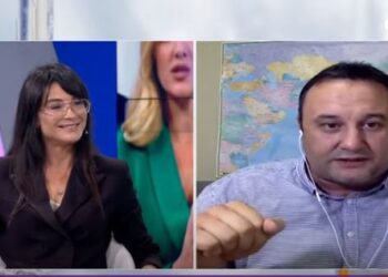 Replika të forta live mes të ftuarve në emision/ ‘O rrushi, o blogere seksi… shko tek hoxha të të këndojë. Ik gjej burrë e martohu…’