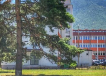 Përfshihet nga flakët spitali psikiatrik, lëndohet një person