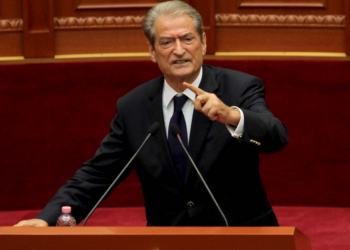 “Kini mëshirë për shqiptarët”/ Sali Berisha ‘i lutet’ BE-së në Kuvend, akuza Ramës për vjedhje