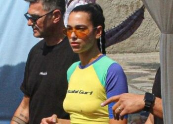 “Më vjen keq, s’bëj foto”, Dua Lipa zhgënjen fansat me veprimin e fundit (VIDEO)