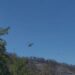 Zjarr i madh në Vlorë/ Ndërhyn helikopteri për shuarjen e flakëve, çfarë thotë policia