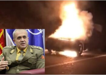 Përfshihet nga flakët makina e shefit të Armatës në Kosovë, ja si është gjendja e gjeneralit