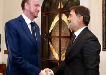 Berisha u shpall “non grata” nga Londra, Alibeaj takohet me ambasadorin britanik: Për çfarë biseduam