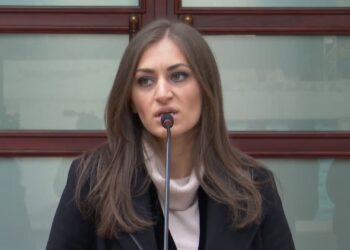 FOTO/Ministrja Edona Bilali bëhet nënë për herë të parë, zbulon emrin e veçantë të djalit