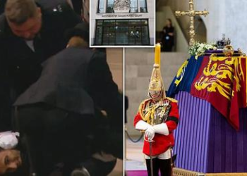 FOTOT/ Burri që ngriti flamurin mbi arkivolin e mbretëreshës Elizabeth II, donte të kontrollonte ‘nëse vërtet kishte vdekur’