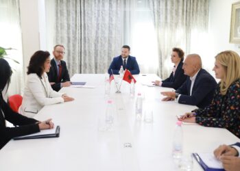 Takimi me Metën/ Yuri Kim: Partitë, dialog për të forcuar demokracinë e luftën ndaj korrupsionit! Të çohen para negociatat…!