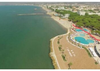 Shembja tek “Prestige  Resort”/ Kulluri: Ku hyn liria e fjalës tek ky ndërtim mbi rërë. Idiotë na dini të protestojmë për milionat që bëni mbi def…!