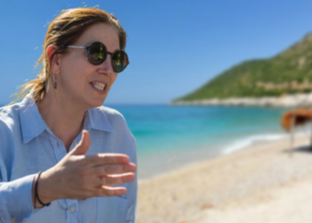 Mirela Kumbaro: Kam dalë e maskuar në plazhe me syze dhe kapele për të bërë inspektime