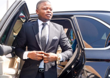 “Unë jam një njeri i Zotit”/ Bleu tre avionë brenda dy vjetësh, njihuni me njeriun më të pasur në vendin më të varfër në botë