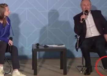 VIDEO: Putin i sëmurë? Presidentit ‘i dridhet’ këmba teksa qëndron i ulur në karrige