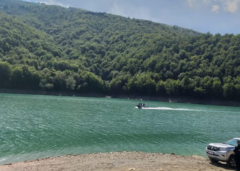 Për herë të parë nga paslufta/ Policia e Kosovës filloi patrullimin ujor në kufi me Serbinë