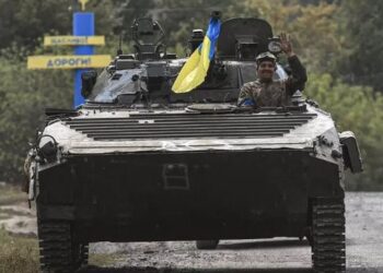 Ofensiva/ Ukraina rimerr 1000 kilometra katrorë në një javë. Rusët shtyhen drejt kufirit