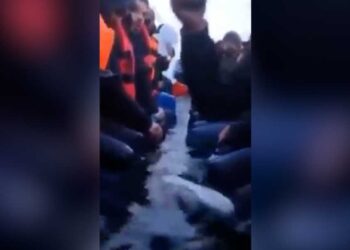 VIDEO | Gomonia mbushet me ujë, shqiptarët bllokohen në kanalin e La Manshit