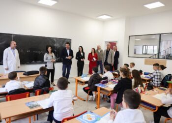 Veliaj përuron shkollën e re “Bashkim Fino”: Kemi nevojë për një pajtim kombëtar