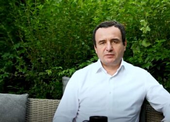 Kurti mesazh serbëve të Kosovës: Për 61 ditë do të bëhet konvertimi i targave të Millosheviçit në ato të Kosovës