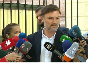 Para seancës plenare, Alibeaj mbledh deputetët në Kryesinë e Kuvendit