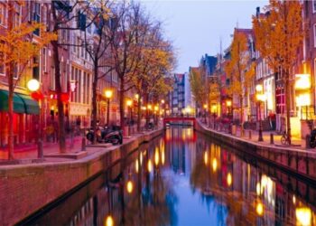 Pse shprehja “drita e kuqe” lidhet me seksin?