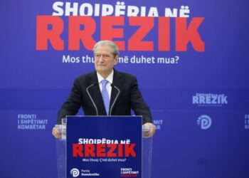Berisha: Rama u kthye në vasal, Erdogan urdhëron hapje e mbyllje shkollash dhe xhamish