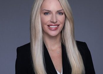 Shefi e pushoi nga puna se nuk pranoi t’i bënte kafen, avokatja e re e falimenton dhe ‘hakmerret’ në mënyrën më epike