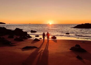 Njihuni me tre shenjat e horoskopit që po flirtojnë vazhdimisht dhe ia dalin mirë