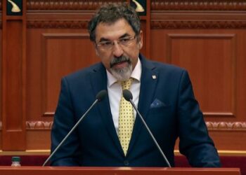 Nafta kontrabandë në Durrës/ Çuçi i përgjigjet Salianjit: Ngreni gishtin ndaj Policisë ditën që e kapi, thoni të paktën ‘bravo’