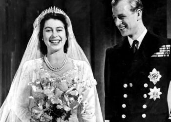 FOTOT/ Vajza e vogël me kaçurrela që u bë gruaja më e pushtetshme e Mbretërisë së Bashkuar. Jeta e mbretëreshës Elizabeth