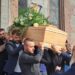 “Zot, ku ishe të premten kur Emanueli po bënte mirë”, lumë njerëzish në varrimin e 23-vjeçarit shqiptar që u vra tragjikisht në Itali