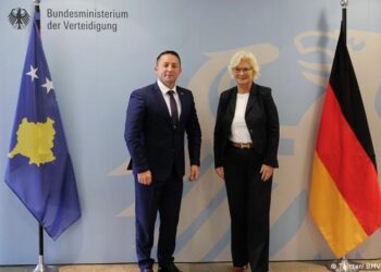 I vuri “flakën” skenës në kryeqytet/ Rita Ora tregon sa ishte pjesëmarrjen në koncert: Më thanë se ishin 40 mijë veta…