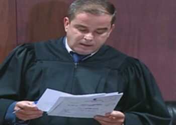 Kërkon të ikë, e zvarrisin/ Gjyqtari Artan Gjermeni jep dorëheqjen për herë të dytë