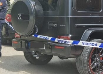 DETAJET/ Si u tentua eliminimi fizik “i të fortit” në Durrës. “Snajperi” i fshehur në një furgon e qëlloi sapo zbriti nga “G Class-i” i blinduar