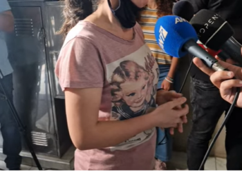 VIDEO/ “Babi, lëre mamin”! 29-vjeçarja shqiptare: S’dua të vritem nga ish-bashkëshorti, më rreh vazhdimisht prej vitesh