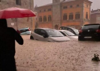 Shpëtoi bashkë me vajzën/ Përmbytjet në Itali, shqiptarja tregon si i vdiq vjehrra: Po mbyllte dritaren, do kisha vdekur dhe unë