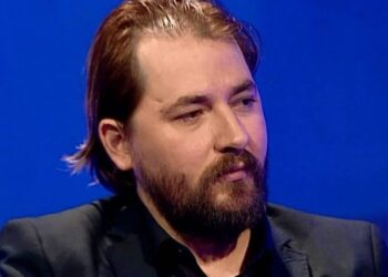 “Artistë të rritur me gjizë e hudhra”, Kastro Zizo sulmon kolegët: Për ca lekë këndojnë edhe në oborrin e…